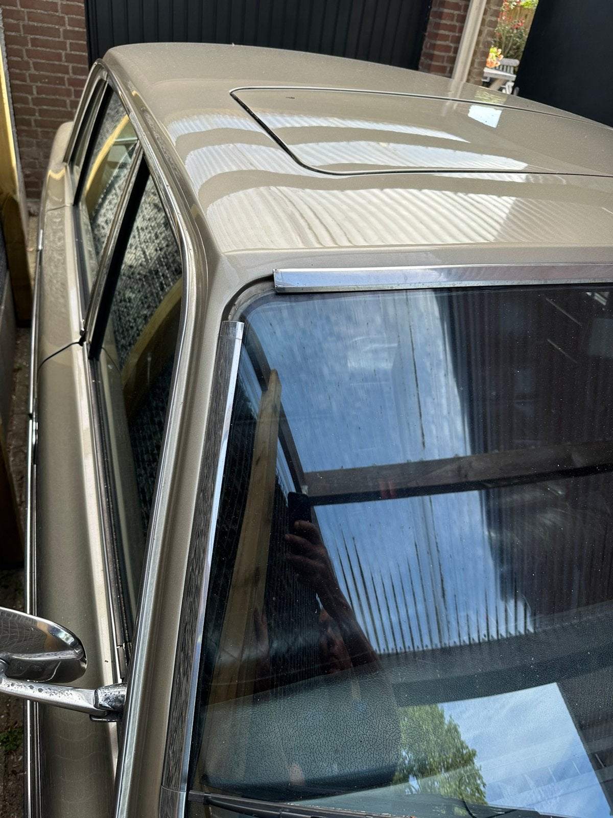 Gezocht rvs chrome hoekje voorraamlijst volvo 264, Ophalen of Verzenden, Nieuw, Volvo