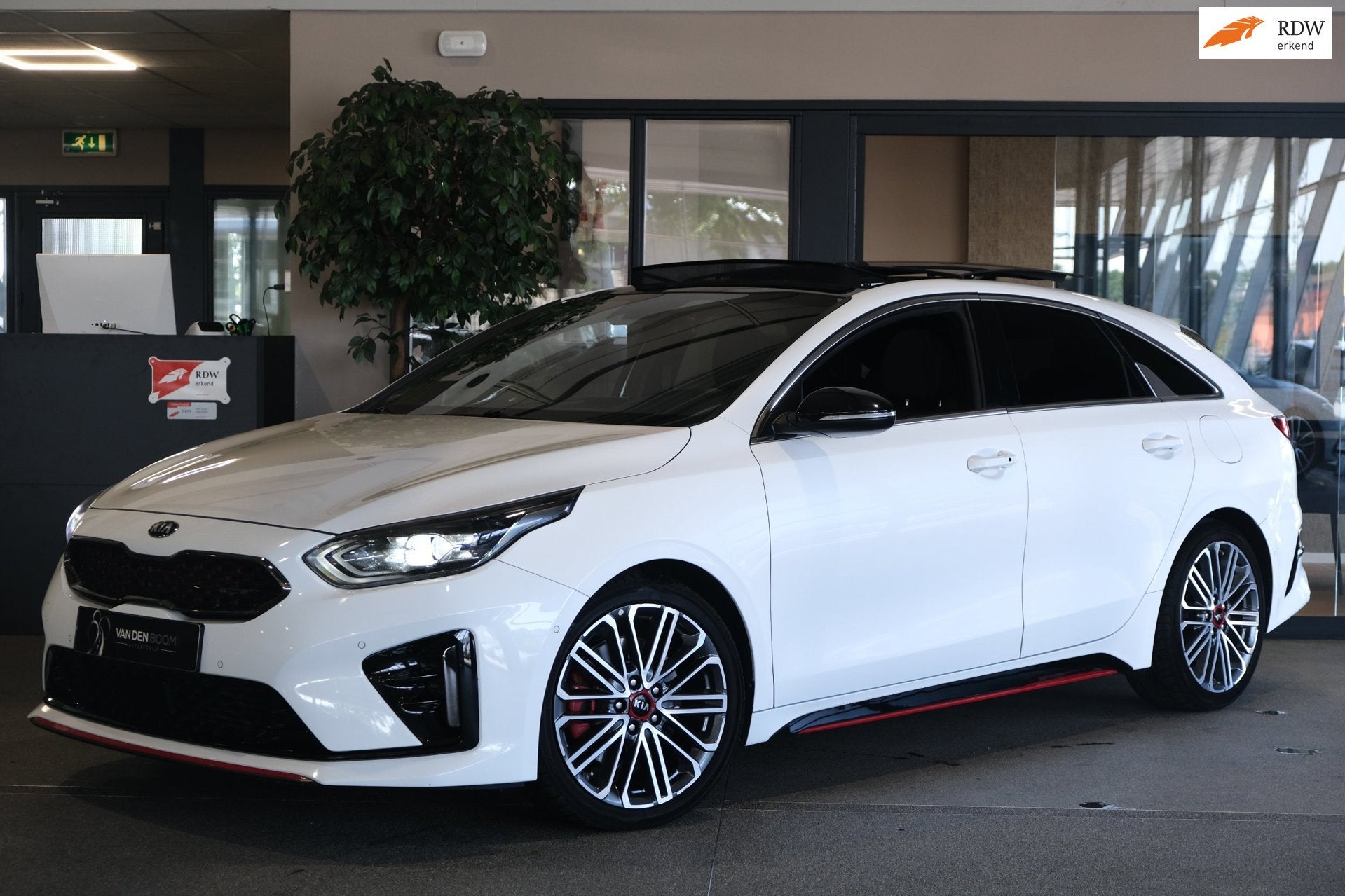 Kia ProCeed 1.6 T-GDI GT AUT 204 PK Pano Navi Cam Led Cruise, Auto's, Kia, 15 km/l, Gebruikt, 4 cilinders, Wit