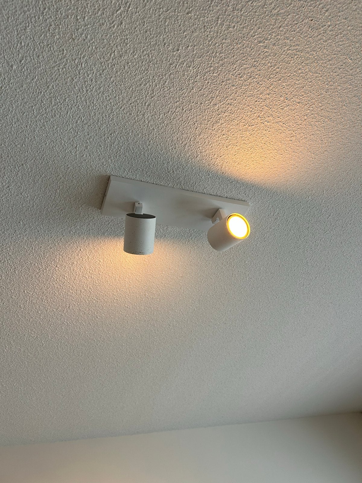 2x Philips Runner opbouwspot incl. 2 afstandsbedieningen, Ophalen of Verzenden, Zo goed als nieuw