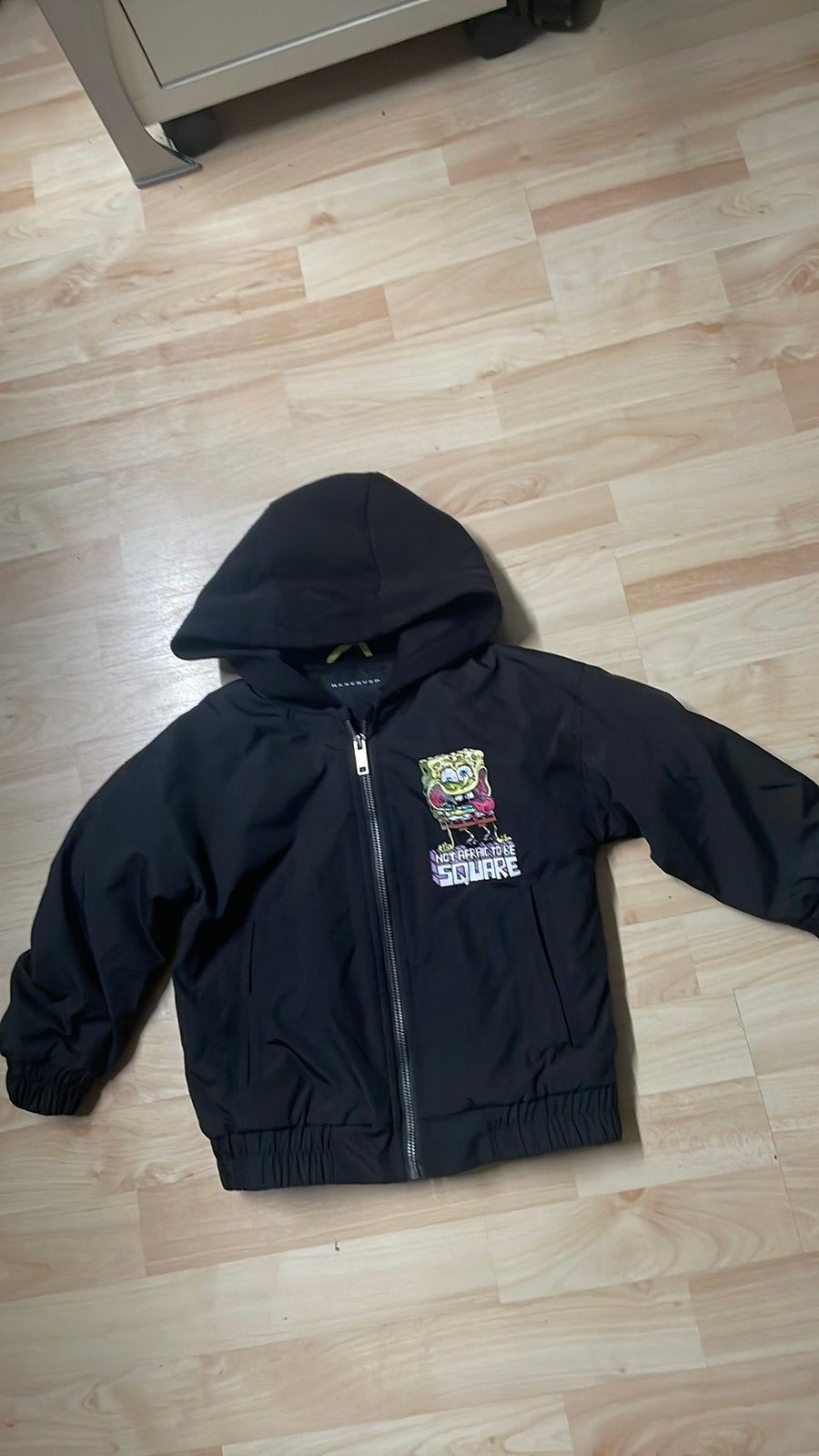Nieuw zwart print kids winterjasje maat 116, Kinderen en Baby's, Ophalen of Verzenden, Nieuw, Jongen of Meisje