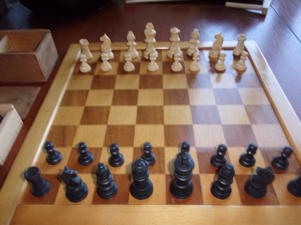 Houten DAM-SCHAAKBORD incl. Damschijven en SCHAAKSTUKKEN, Een of twee spelers, Ophalen of Verzenden, Gebruikt