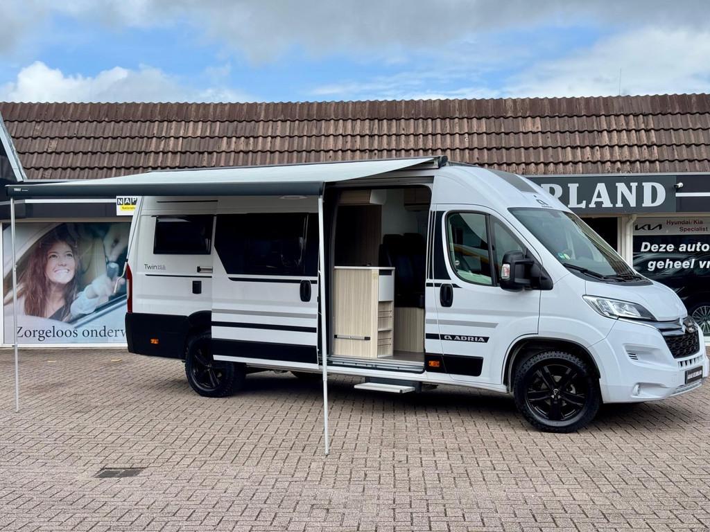 Adria TWIN 640 SL | CamperNavi! | Luifel | Horre | Camera |, Caravans en Kamperen, Campers, Buscamper of Camperbus, Bedrijf, Navigatie