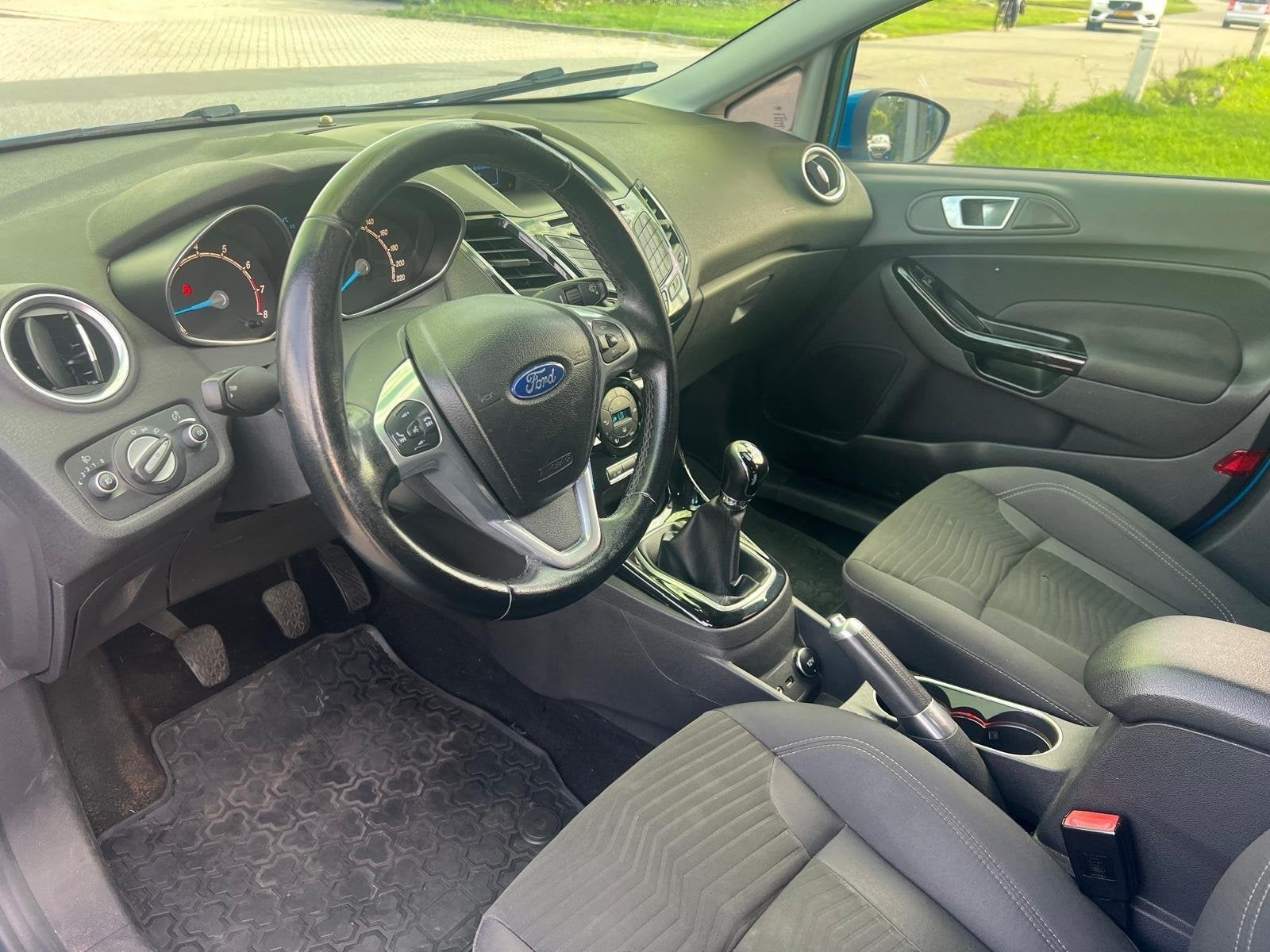 Ford Fiesta 1.0 EcoBoost Titanium Cruise Clima Navi PDC, Auto's, Voorwielaandrijving, Euro 5, Zwart, Blauw