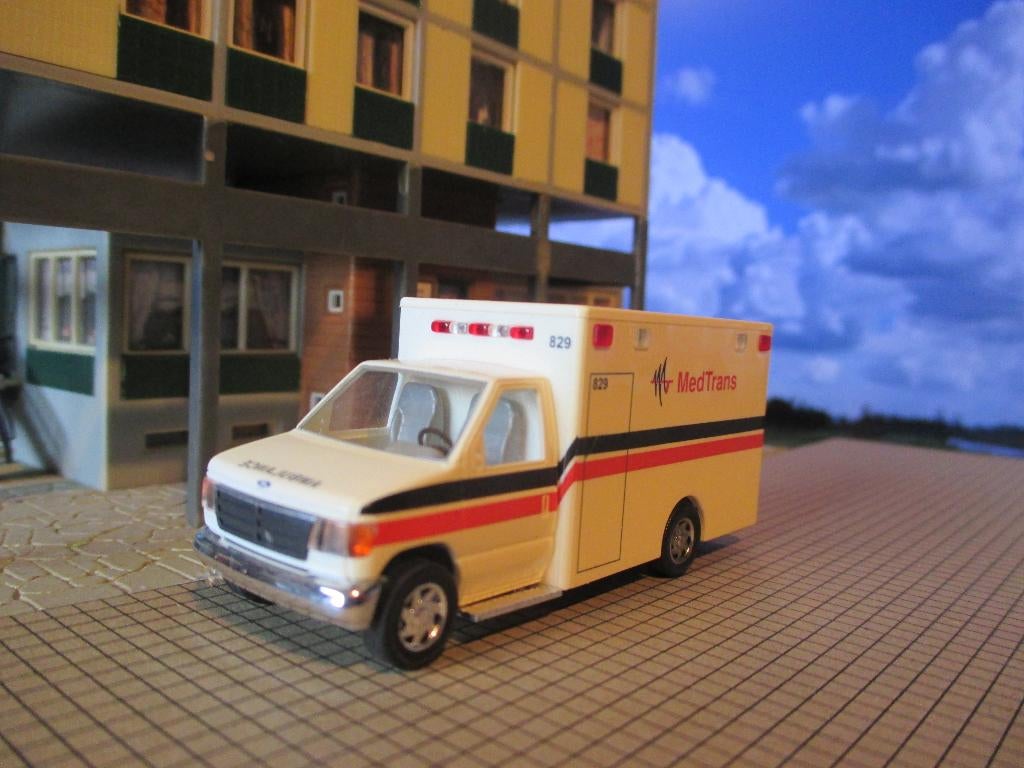 Ford E-350 Ambulance Med Trans - Busch, Ophalen of Verzenden, Gebruikt, Bus of Vrachtwagen, Overige merken