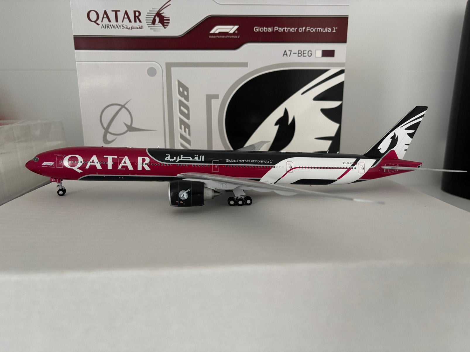 JC Wings Qatar Airways Boeing 777 1/200, Ophalen of Verzenden, Zo goed als nieuw, Schaalmodel