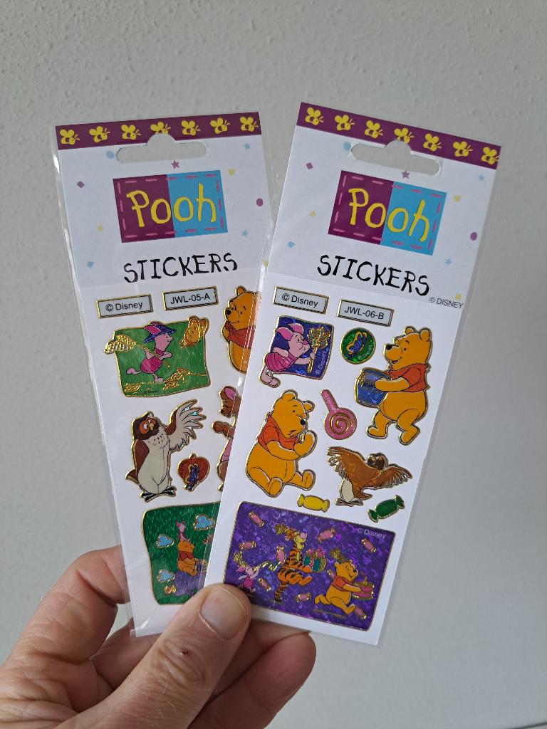 Set van 2 stuks Winnie de Poeh stickers, Disney B6.5xH18cm, Verzamelen, Disney, Ophalen of Verzenden, Winnie de Poeh of vrienden