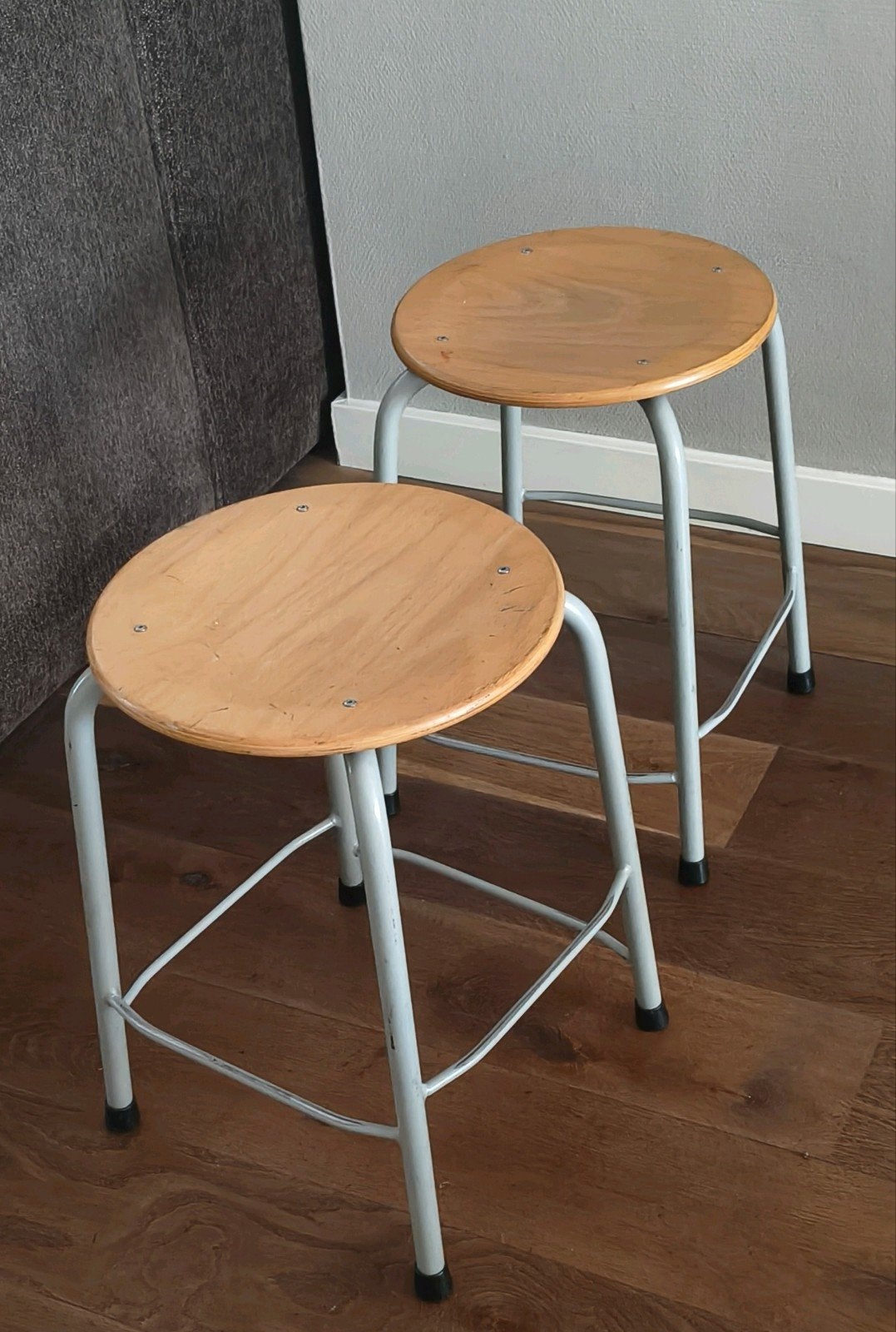 2 krukken, 52 cm hoog, Ophalen, Gebruikt, Hout