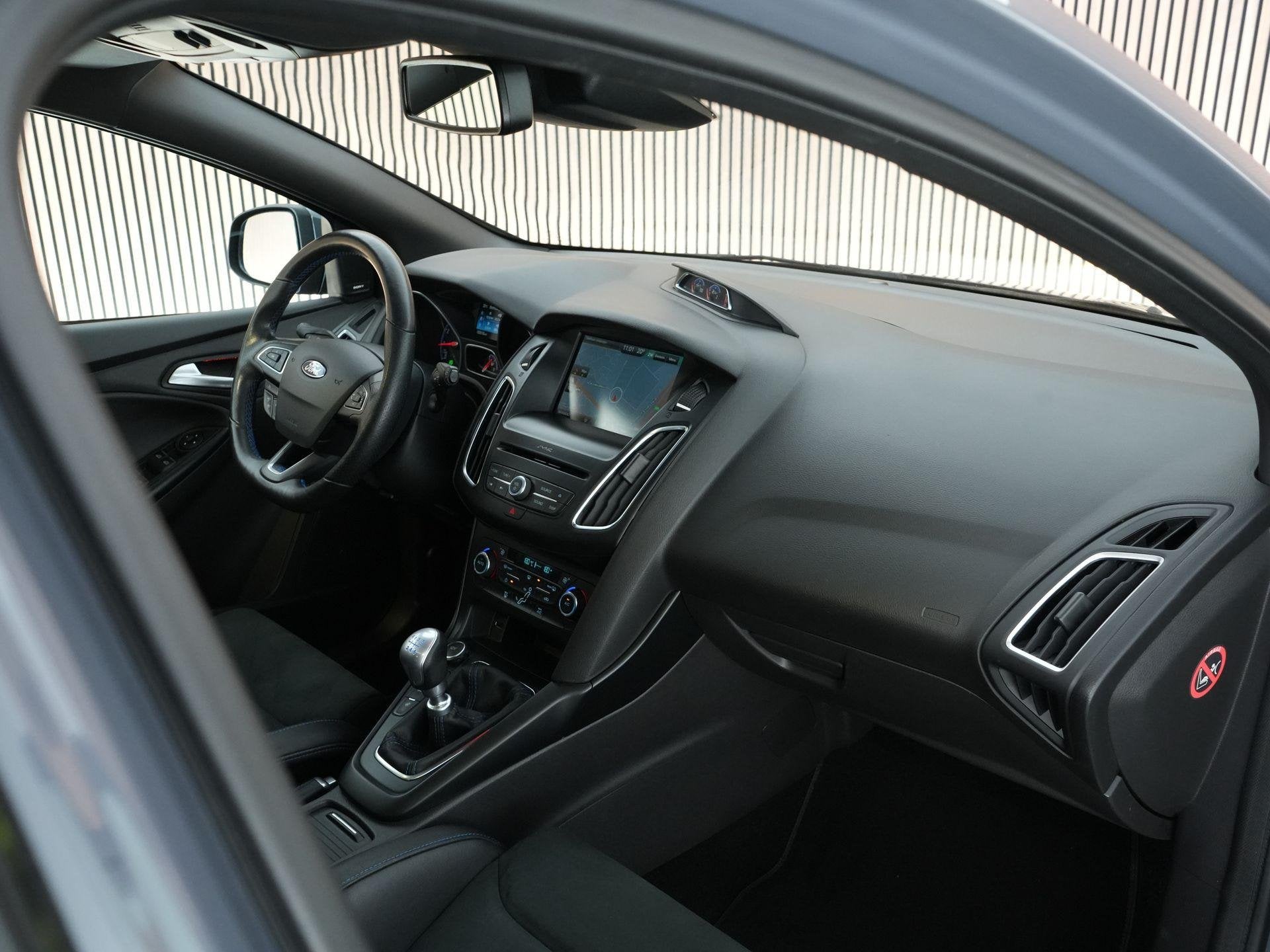 Ford Focus 2.3 RS |schuif/kantel dak|schaalstoelen|Sony|H&R, Auto's, Gebruikt, 4 cilinders, Leder en Stof, 2300 cc