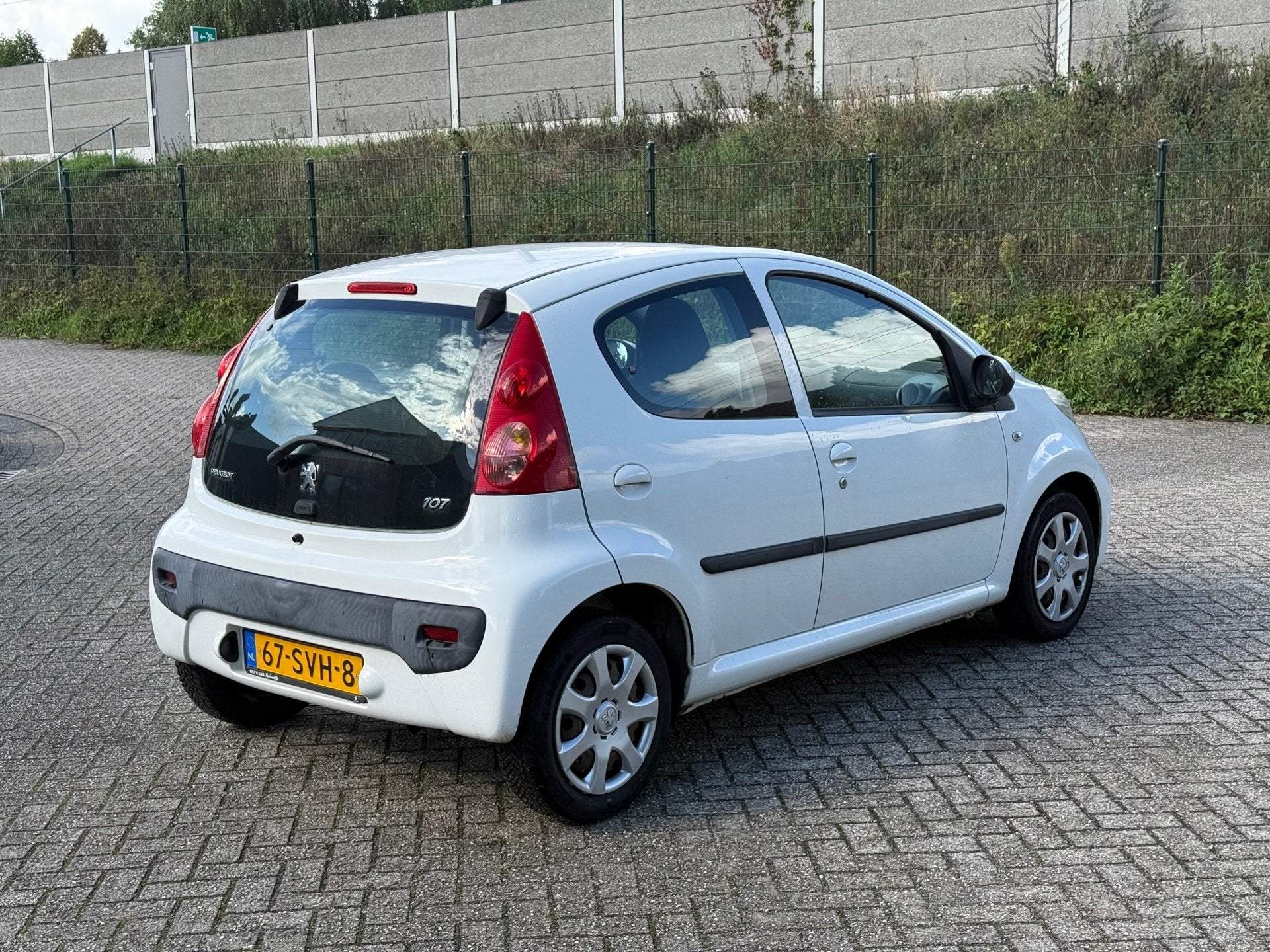 Peugeot 107 1.0-12V AIRCO I 5 DRS I CENTRAAL DEUR I ELEC RAM, Voorwielaandrijving, Euro 5, Gebruikt, 4 stoelen