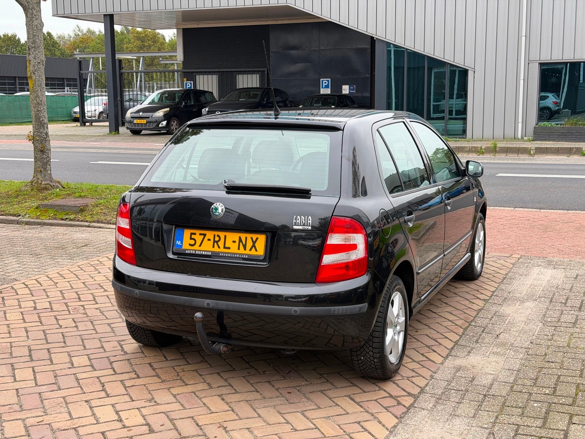 Skoda Fabia 1.4-16V Elegance/Airco/Cruise/Trekhaak/Pdc//Nap/, Auto's, Voorwielaandrijving, Dealer onderhouden, 4 cilinders, Zwart