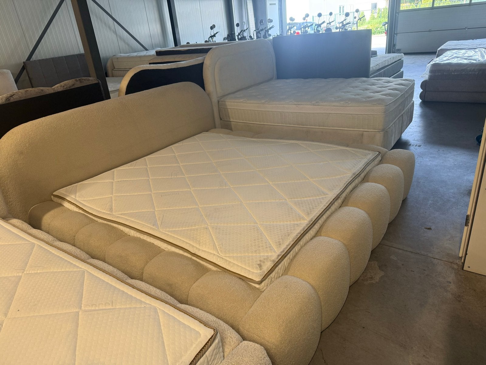 Boxspring 180x200 Teddy Beige incl. luxe matras, Beige, Ophalen of Verzenden, 180 cm, 200 cm