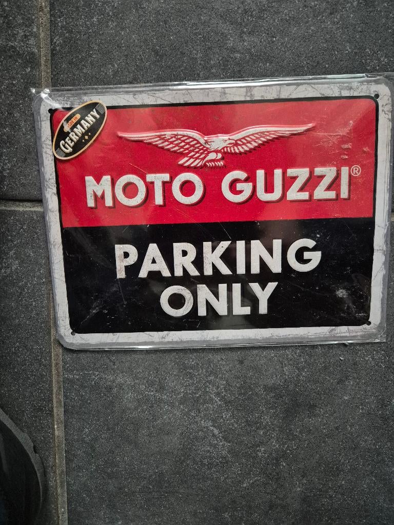 nostalgic art moto guzzi parking only, Ophalen of Verzenden, Nieuw, Metaal, Overige typen