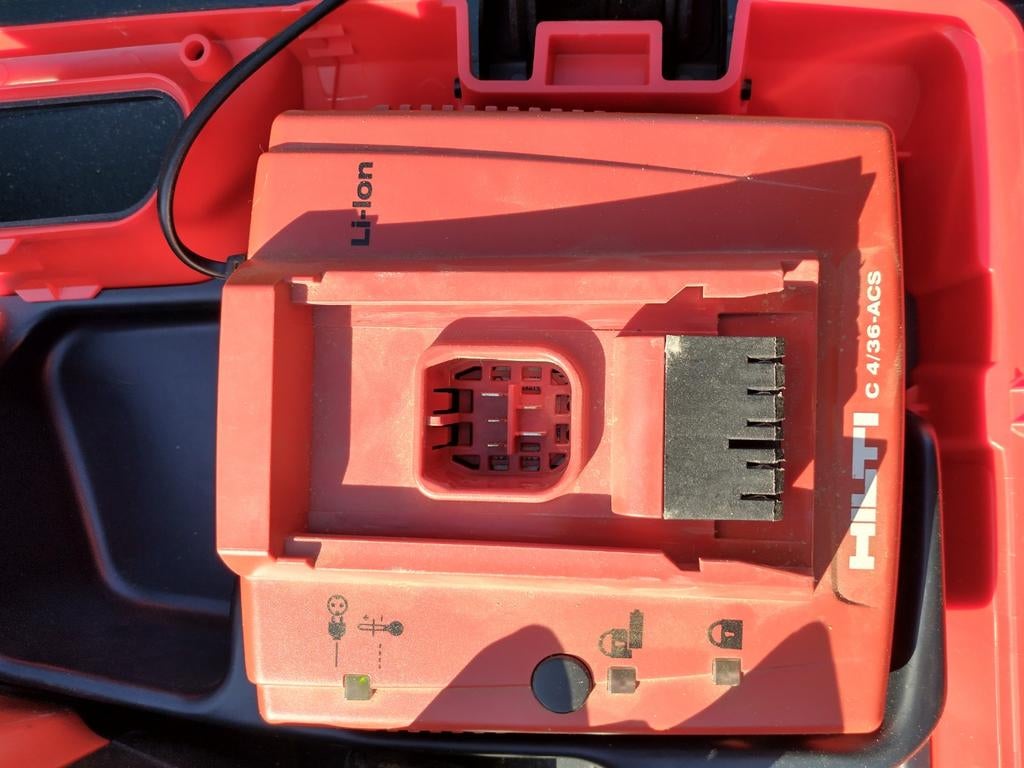 Hilti WSR 36-A Reciprozaag met accu en lader, Ophalen of Verzenden, Gebruikt, 600 watt of meer, Overige typen