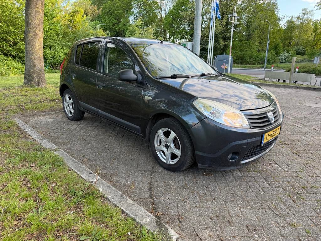 Dacia Sandero 1.6 MPI 2008 Grijs Nieuwe APK, Auto's, Dacia, Voorwielaandrijving, 40 €/maand, 4 cilinders, Handgeschakeld