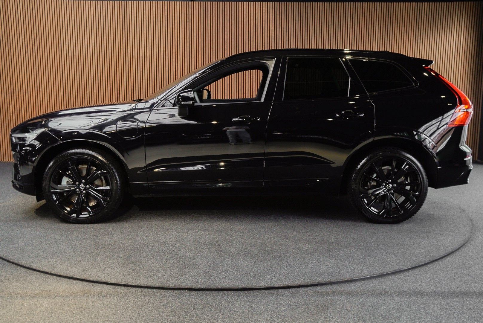 Volvo XC60 2.0 T6 Plug-in hybrid AWD HUD Panodak Leder Navi, Automaat, Gebruikt, 4 cilinders, 1969 cc