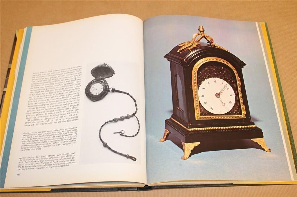 Antieke Klokken & Horloges — Complete Verzamelaarsgids, Ophalen of Verzenden, Gelezen