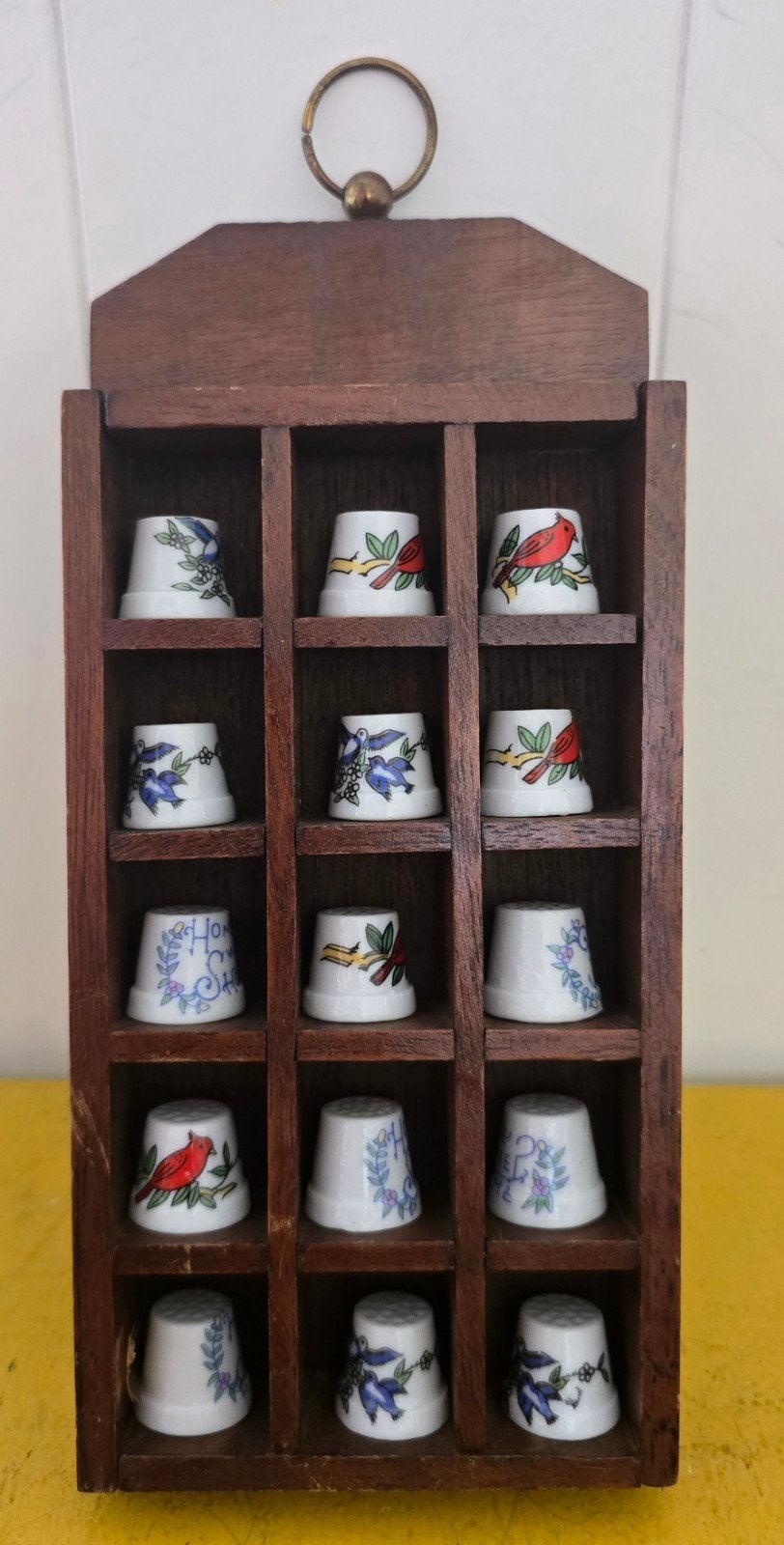 Klein decoratiekastje met vingerhoedjes, Ophalen of Verzenden, Zo goed als nieuw