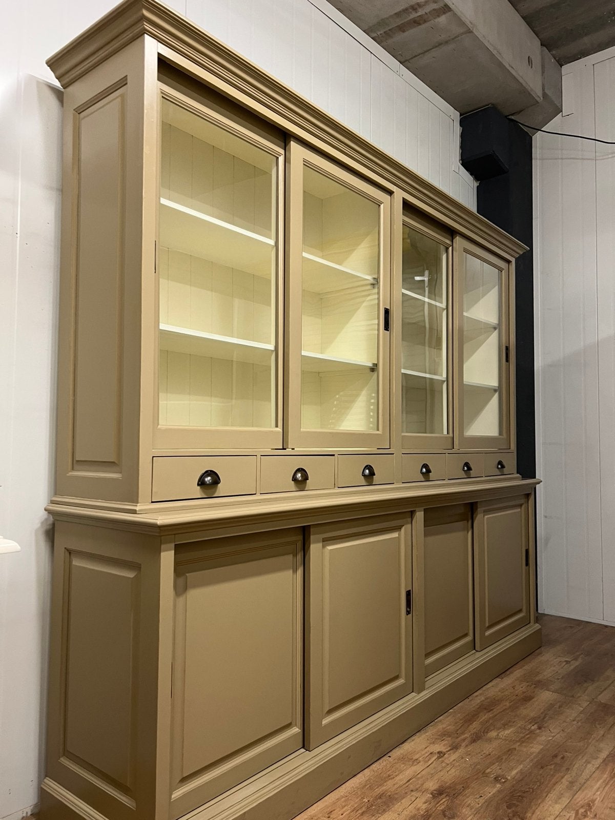 Foto 2 van buffetkaste / winkelkast /vitrinekast /servieskast