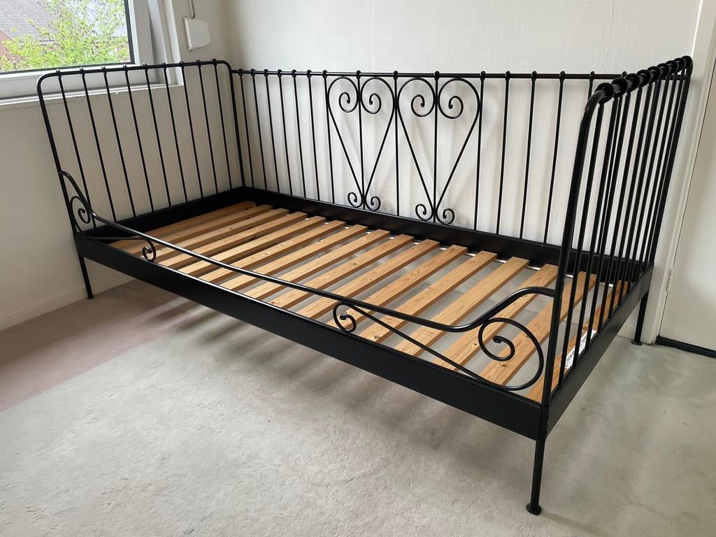 1 persoonsbed bankbed Ikea 90x200 zwart staal, Huis en Inrichting, Ophalen, Gebruikt, 90 cm, Eenpersoons