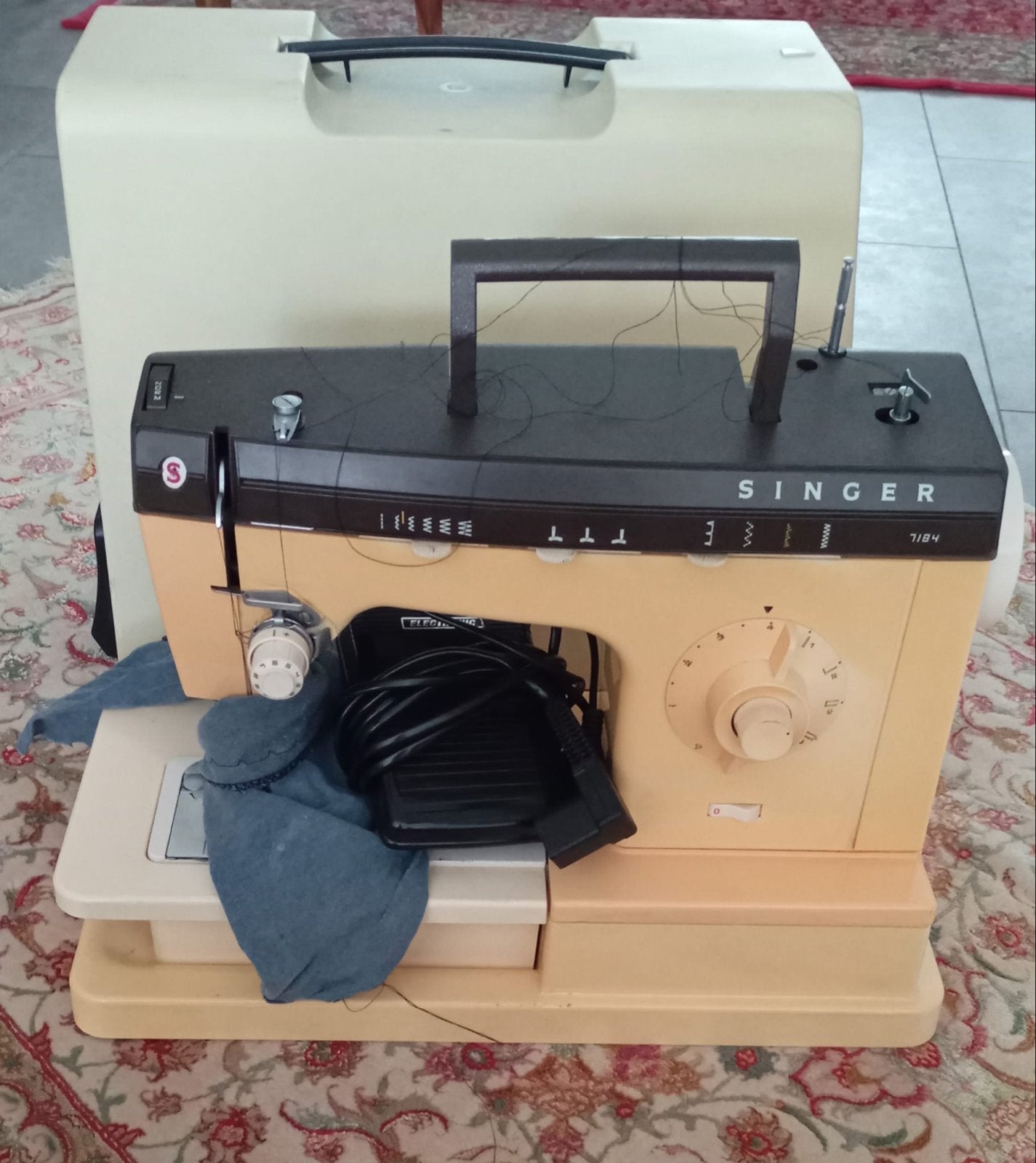 Singer 7184 Naaimachine met koffer, Hobby en Vrije tijd, Ophalen, Gebruikt, Naaimachine, Singer