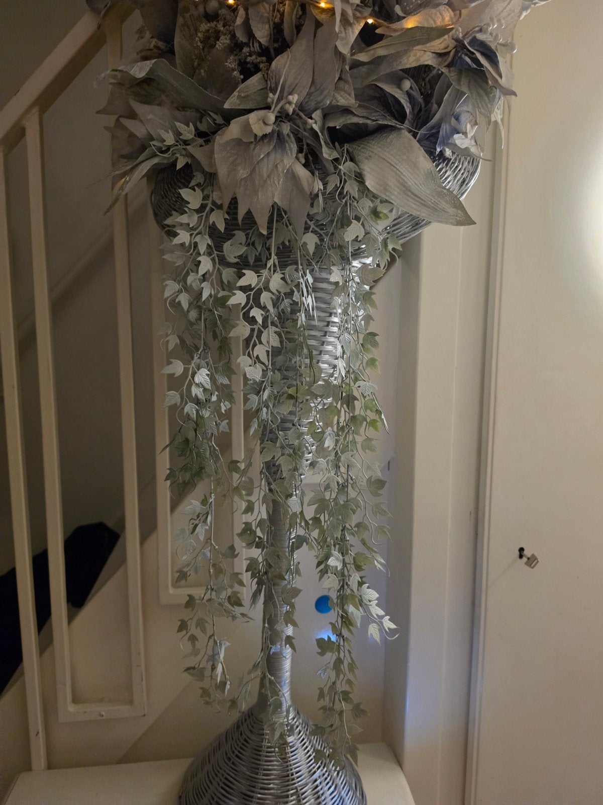 Grote kunstplant met verlichting in witte rieten pot, Ophalen, Kunstplant, Zo goed als nieuw, Kunststof