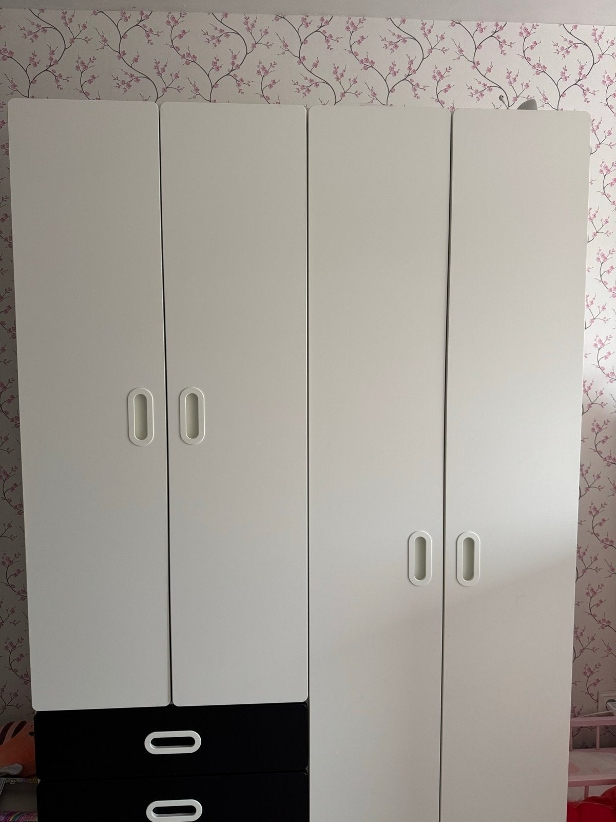 Witte kledingkast met 4 deuren, Gebruikt, 100 tot 150 cm, 150 tot 200 cm, 25 tot 50 cm