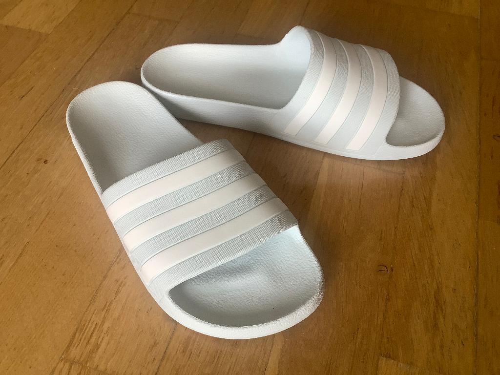 Adidas slippers badslippers mt.39 lichtblauw, Kleding | Heren, Schoenen, Blauw, Zo goed als nieuw, Adidas, Ophalen