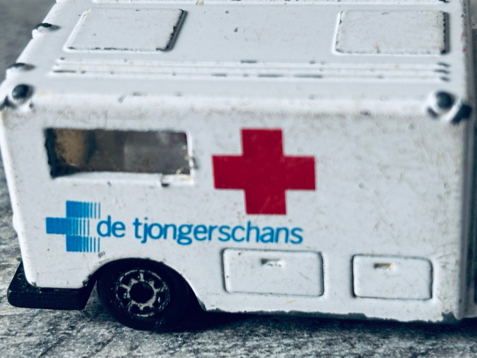Edocar de Tjongerschans ambulance speelgoedauto, Ophalen, Gebruikt, Auto