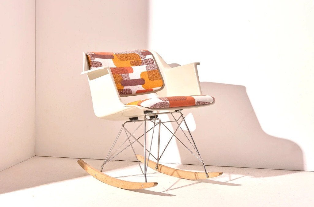 Gispen 2225 schommelstoel op Eames-onderstel, Ophalen, Overige kleuren, Kunststof, Zo goed als nieuw