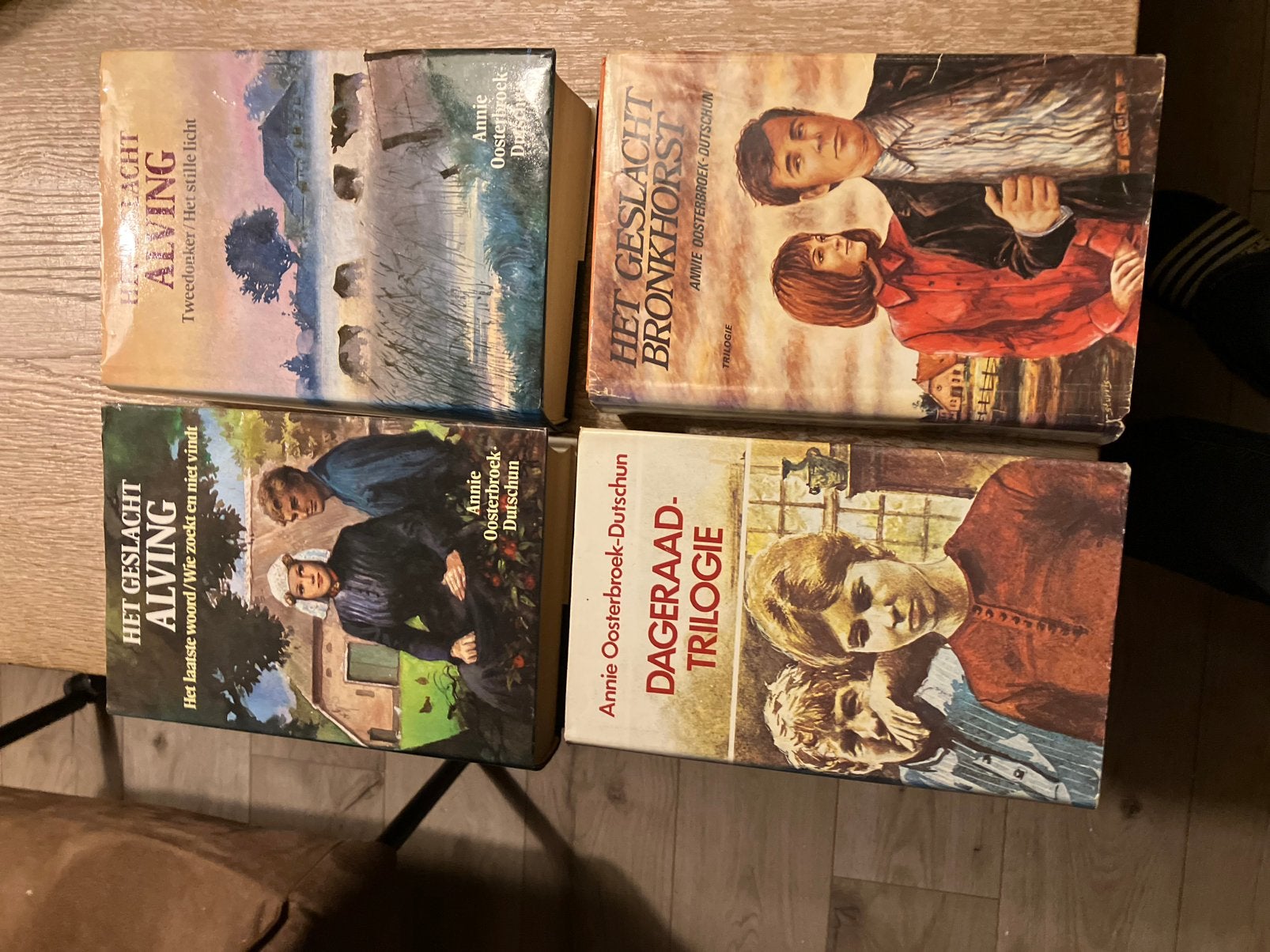 4 boeken van Annie Oosterbroek-Dutschun, Ophalen of Verzenden, Gelezen