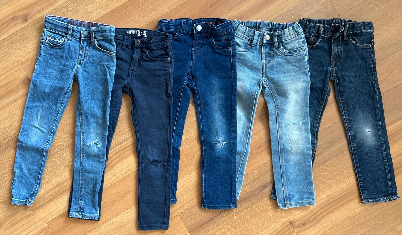 Broeken maat 110, met gaten in de knie - Gratis, Ophalen of Verzenden, Gebruikt, Jongen of Meisje, Broek