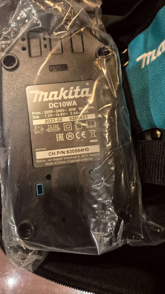 Nieuwe Makita acculader DC10WA, Niet ingevuld, Niet ingevuld, Nieuw, Ophalen of Verzenden