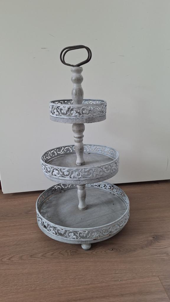 Grijze Brocante Etagere - 3 Lagen met Draaggreep, Huis en Inrichting, Woonaccessoires | Etagères, Ophalen, Gebruikt