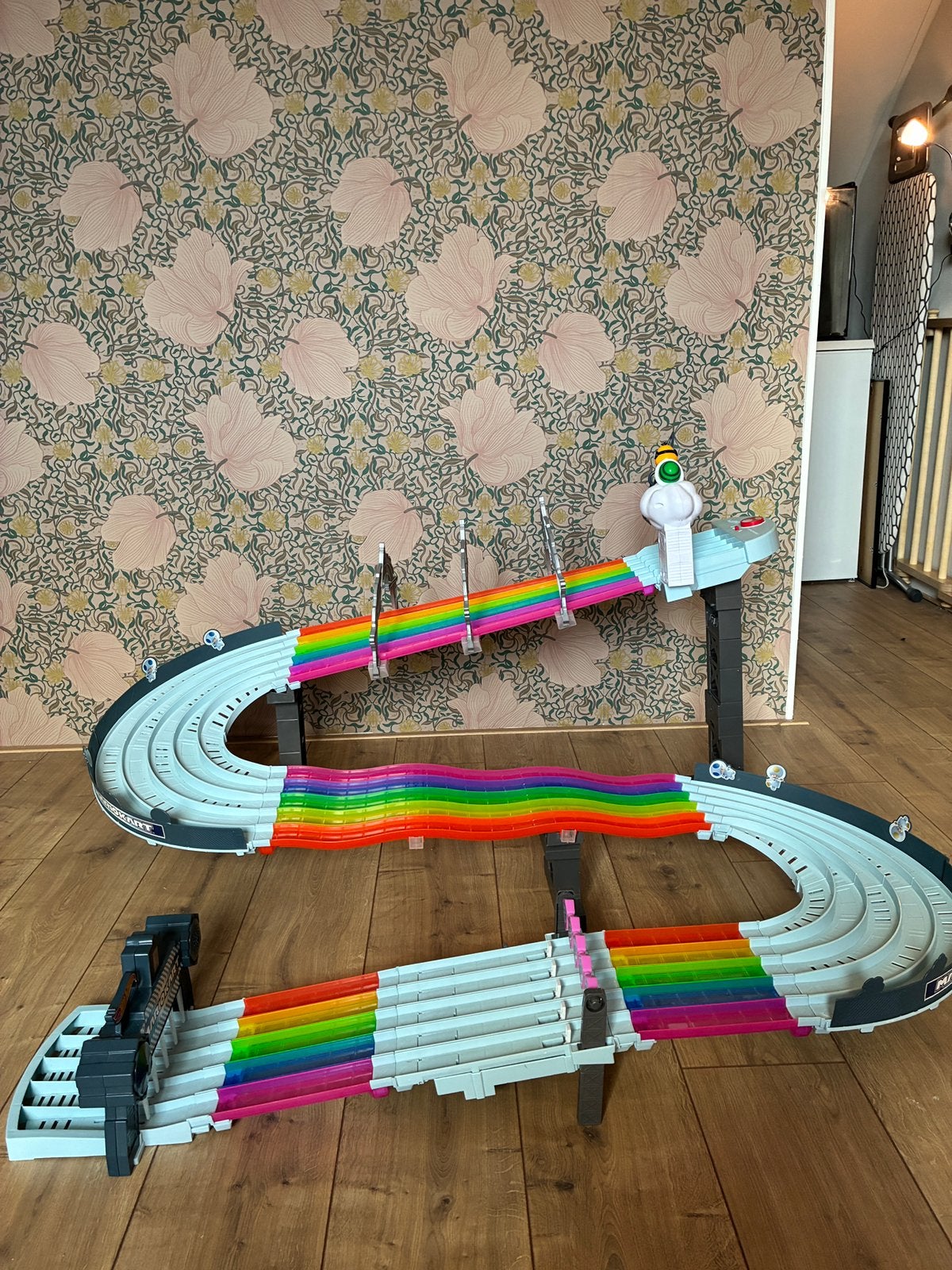 Te koop: Hot wheels Mario Kart Rainbow Road(incl mario auto), Ophalen, Zo goed als nieuw, Handmatig, Hot Wheels