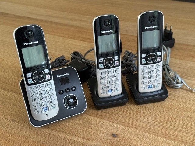 3 st. Dect telefoonset met antwoord app. Panasonic KX-TG6821, Ophalen of Verzenden, Gebruikt, 3 handsets