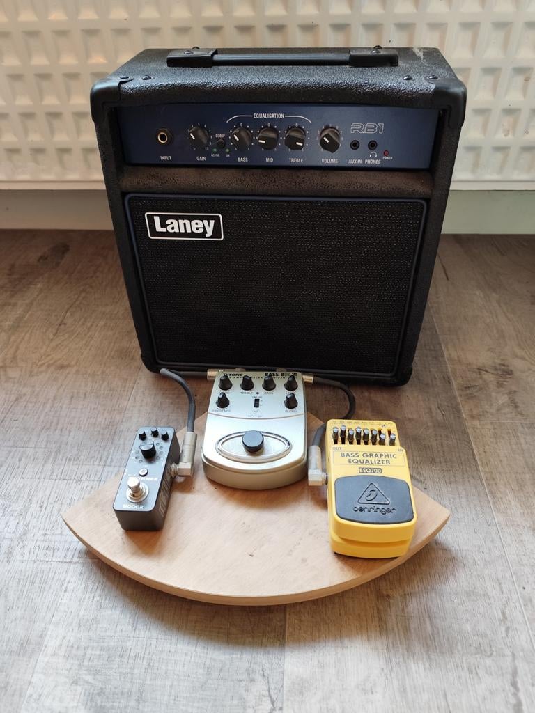 Laney basgitaar versterker effect pedalen, Muziek en Instrumenten, Versterkers | Bas en Gitaar, Ophalen of Verzenden, Zo goed als nieuw