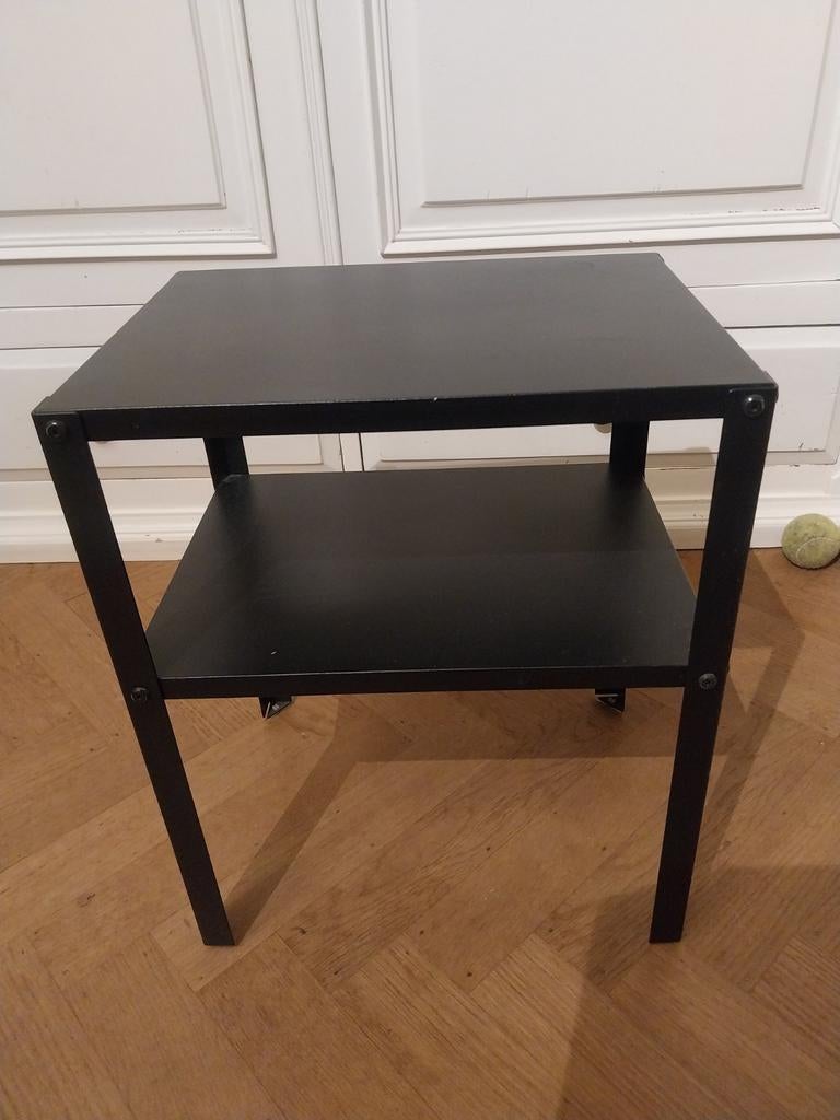 Ikea zwarte bijzettafeltjes / nachtkastjes, Huis en Inrichting, 45 tot 60 cm, Minder dan 55 cm, Metaal of Aluminium, Ophalen of Verzenden