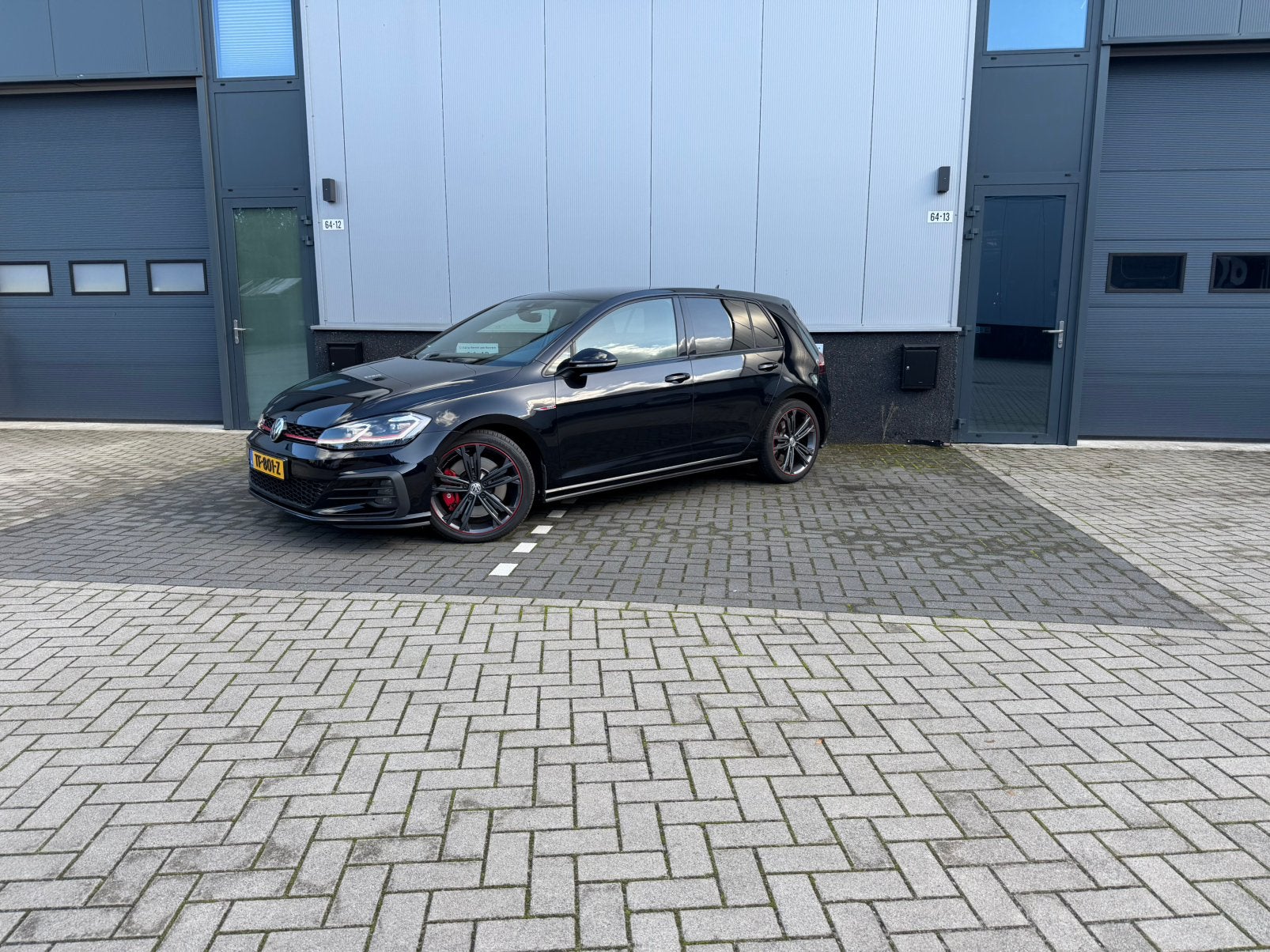 Volkswagen Golf 2.0 TSI 245pk 7-DSG 5D 2017 Zwart, Auto's, Zwart, 4 cilinders, 1984 cc, 1337 kg