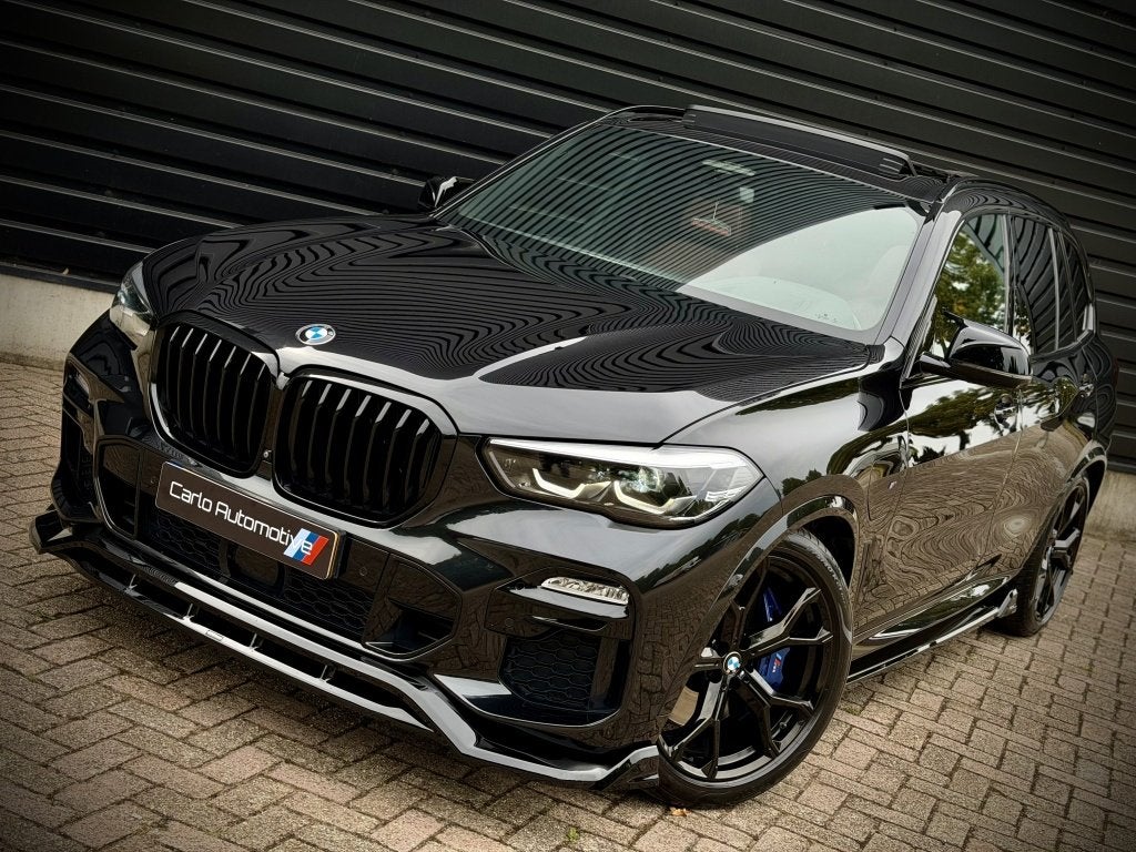 BMW X5 xDrive45e M-PERF. PANO|SOFT|H/K|360|HUD|4WL STURING, Gebruikt, 394 pk, Zwart, Hybride Elektrisch/Benzine