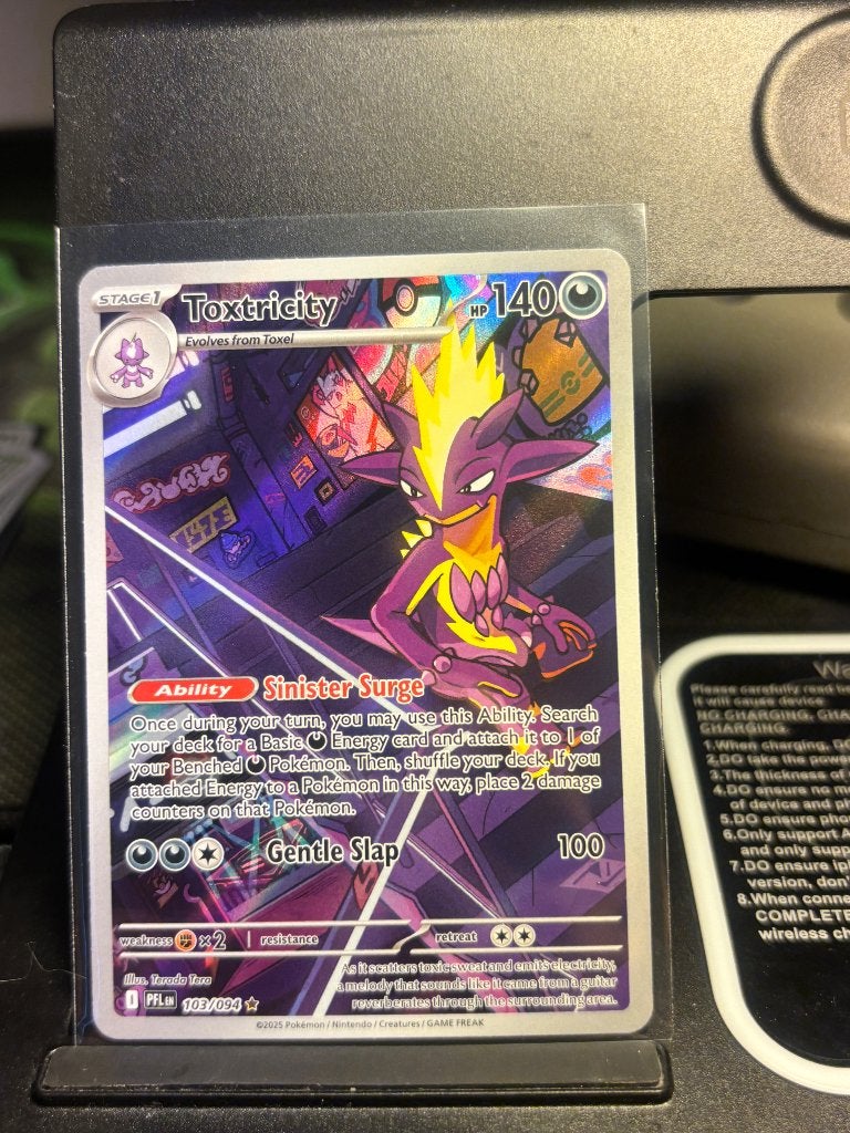 Pokémon - Toxtricity, Hobby en Vrije tijd, Verzamelkaartspellen | Pokémon, Ophalen of Verzenden, Nieuw, Losse kaart, Foil