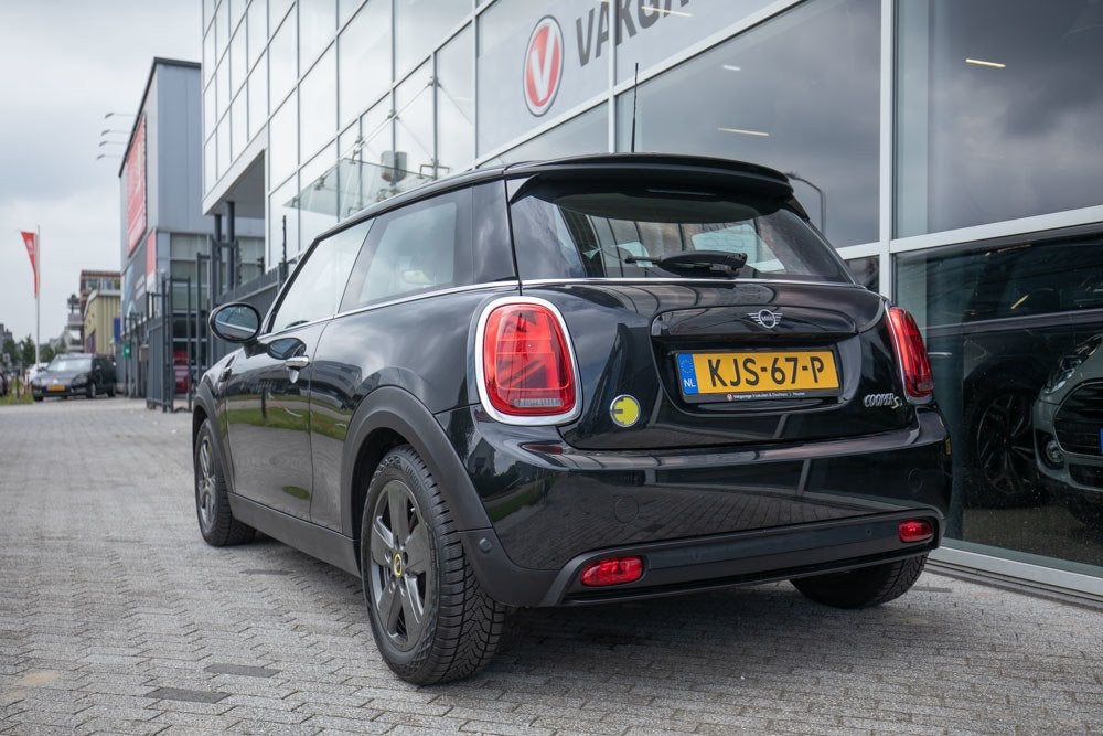 Mini Electric Classic SE 33 kWh Verwarmde stoelen | Warmtepo, 12 maanden, Gebruikt, 1340 kg, 4 stoelen