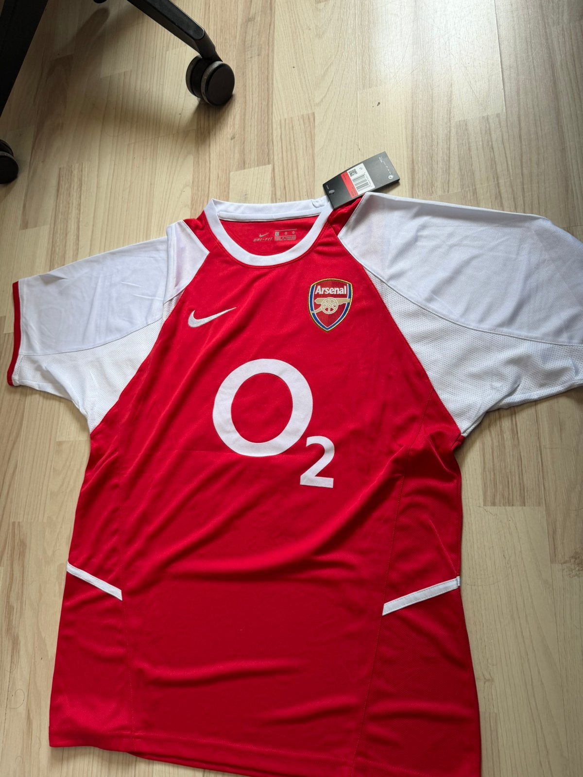 Dennis Bergkamp Arsenal invincibles 2003/2004 retro, Sport en Fitness, Ophalen of Verzenden, Nieuw, Shirt