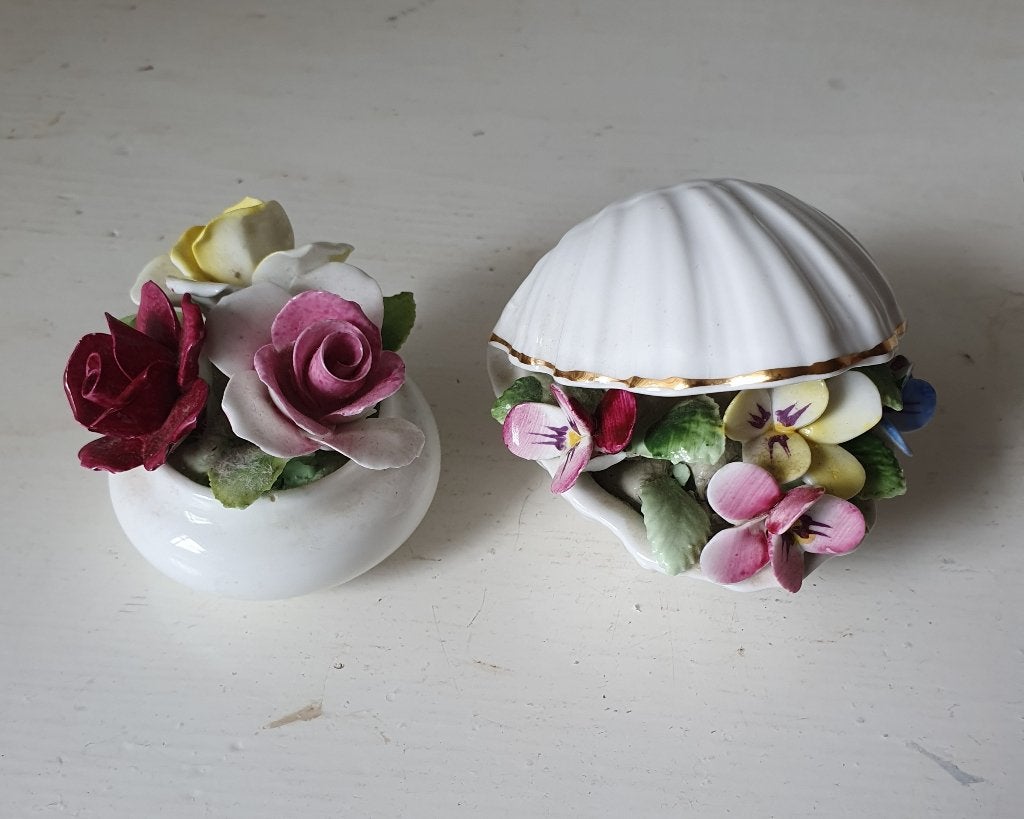 Twee Royal Doulton bloemstukjes - Bone China, Antiek en Kunst, Ophalen of Verzenden