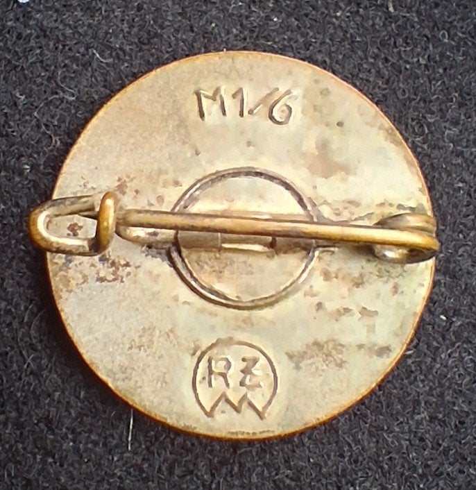 Duitse "club"badge M1/6 + goedkeuringformulier!, Verzamelen, Ophalen of Verzenden, Duitsland, Embleem of Badge