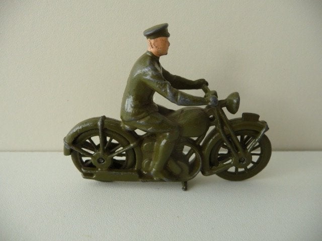 oude metalen MOTOR met BRITSCHE SOLDAAT - 50-er jaren, Antiek en Kunst, Ophalen of Verzenden