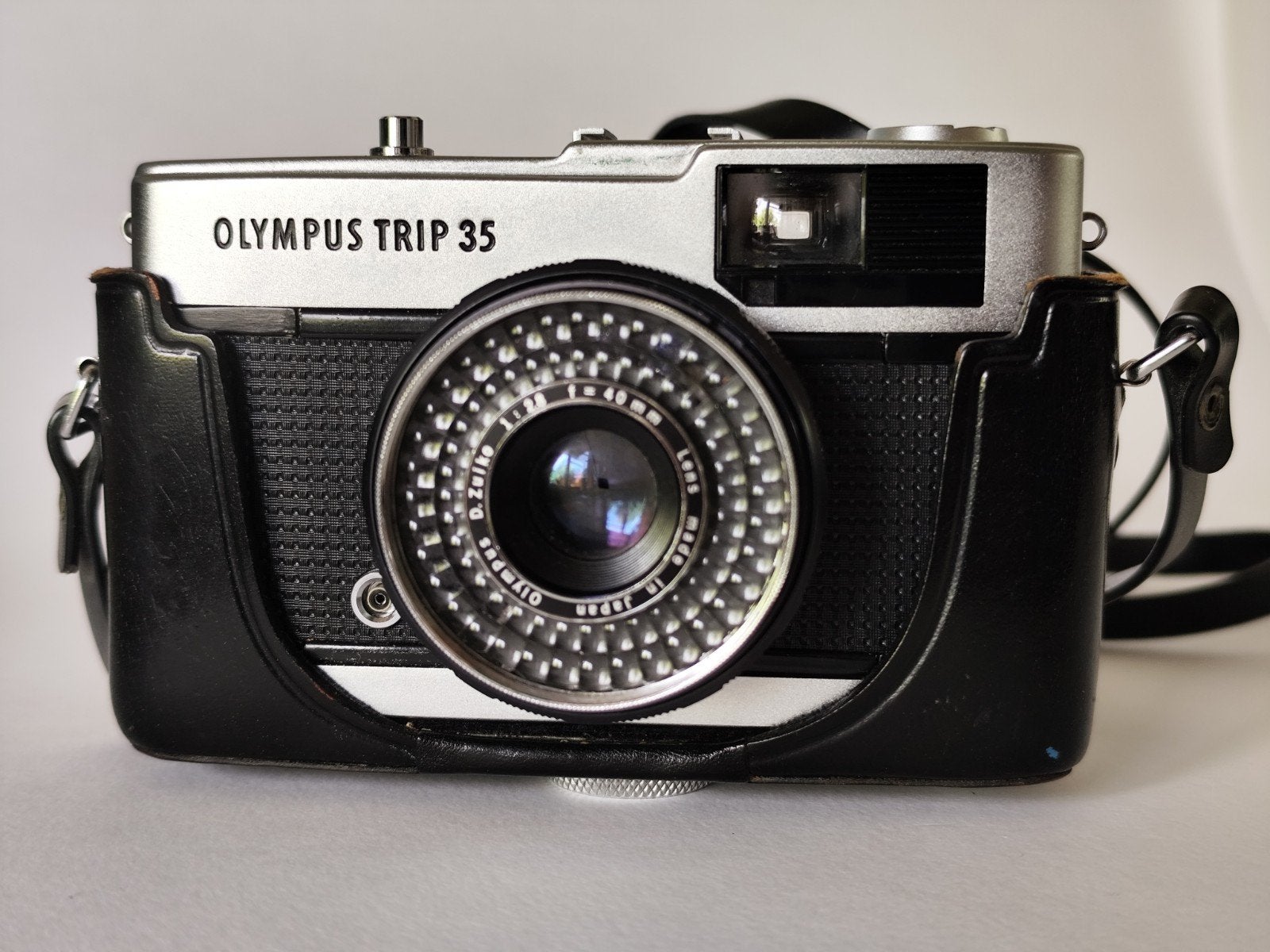 Olympus Trip 35 analoge camera met lederen tas - Getest, Audio, Tv en Foto, Fotocamera's Analoog, Ophalen of Verzenden, Zo goed als nieuw