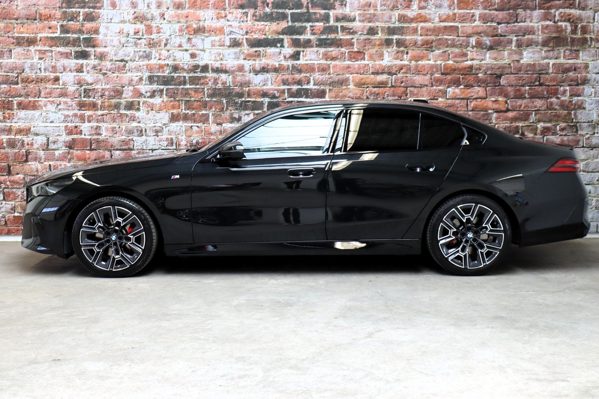 BMW 5 Serie Sedan 520i High Executive M Sport Pro Pakket Aut, Auto's, Automaat, Achterwielaandrijving, Gebruikt, 2000 kg