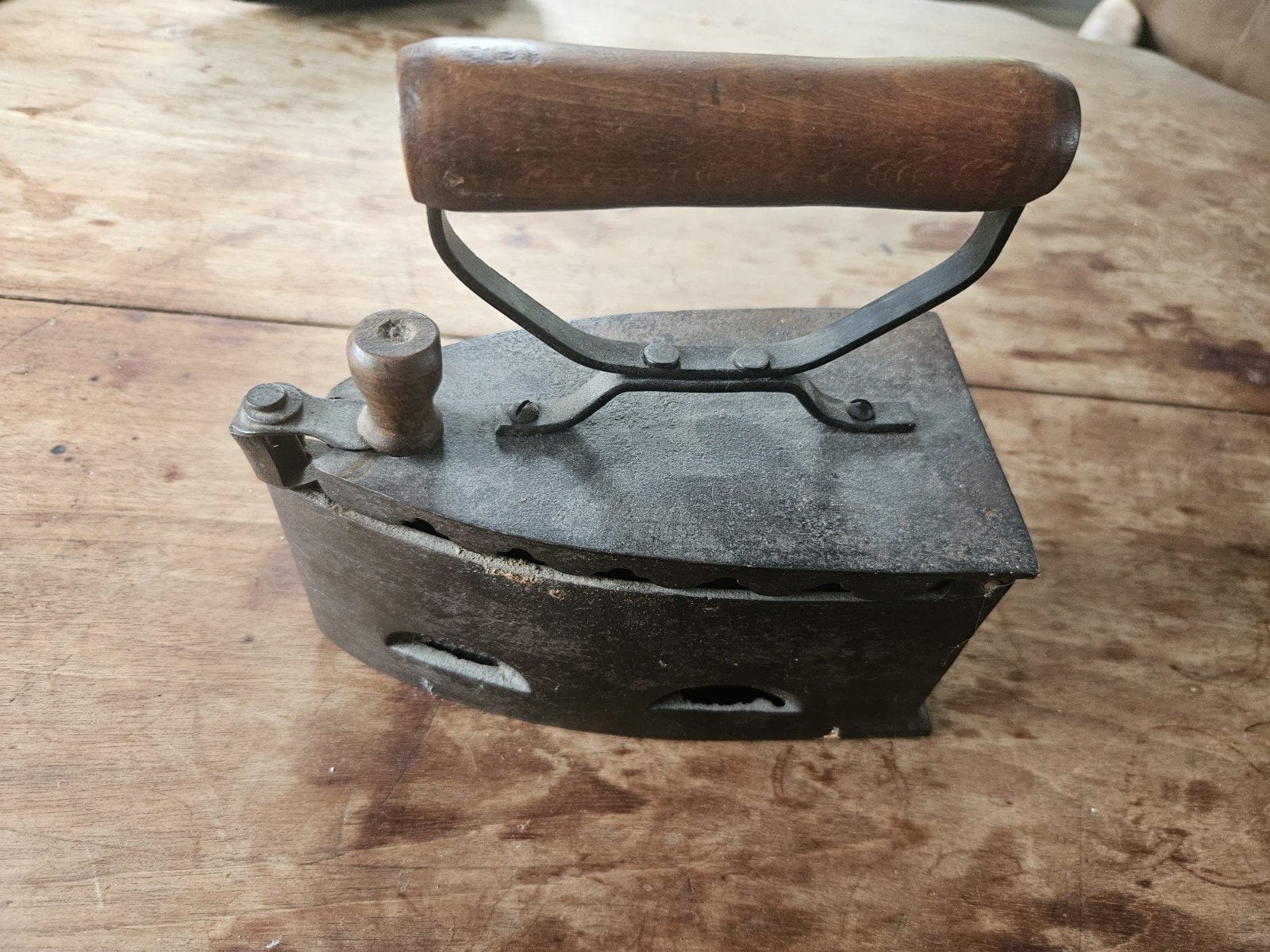 Antiek strijkijzer op kolen - Decoratief, Ophalen of Verzenden
