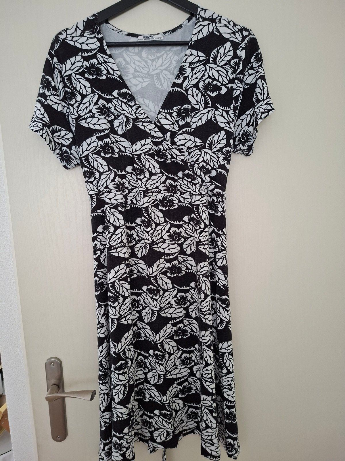 Love2Wait Zwangerschapsjurk Zwart-Wit Bloemenprint Maat XL, Love2Wait, Maat 46/48 (XL) of groter, Ophalen of Verzenden, Gedragen