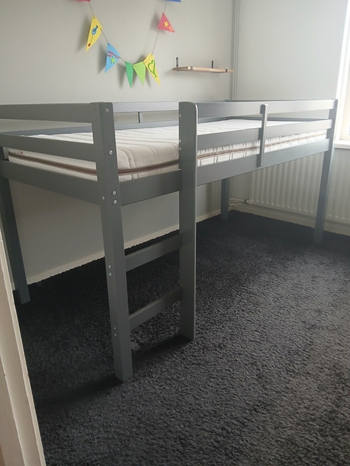 Hoogslaper grijs met lattenbodem en matras, Ophalen, 90 cm, Eenpersoons, Zo goed als nieuw